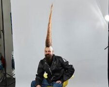 Warum sollte ein Mann einen 108 cm großen Mohawk auf dem Kopf machen