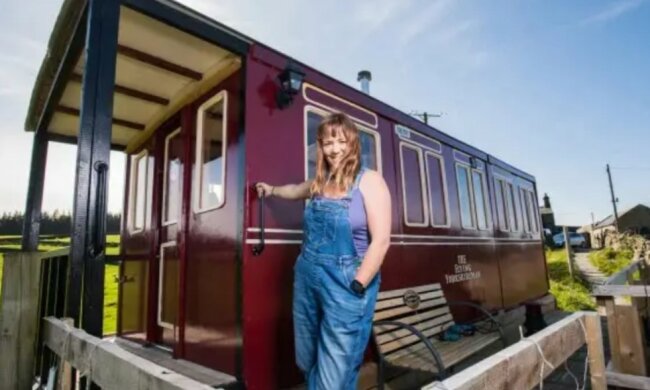 Wie die Frau aus einfachen Materialien eine Kopie des Wagens anfertigte