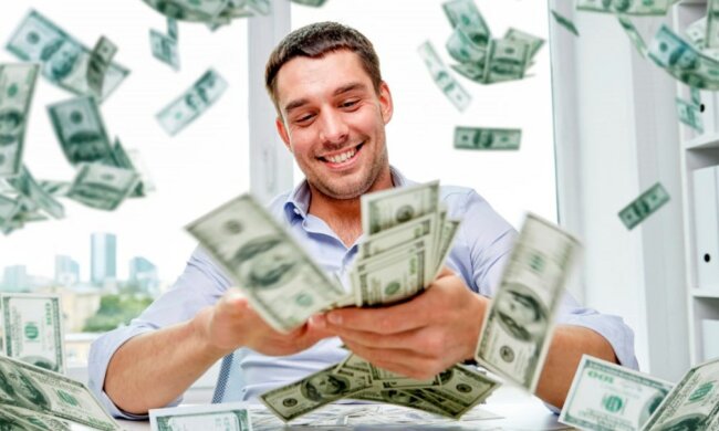 Der Mann hat das Geld gewonnen, weil die Lose für seine Lieblingslotterie ausgegangen waren