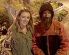 Ein Obdachloser gab einer Frau sein letztes Geld und sie veränderte aus Dankbarkeit sein Leben