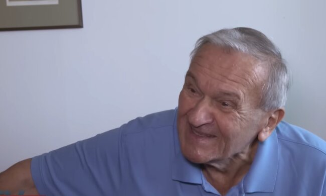 Thomas wurde im Alter von 82 Jahre adoptiert. Quelle: Youtube Screenshot