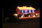 Weihnachtlich geschmücktes Haus. Quelle: Youtube Screenshot
