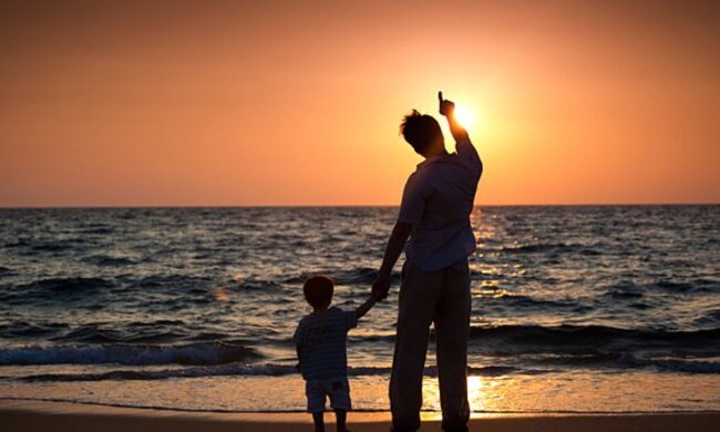 Frau erzählt dem Mann, dass sie ihren gemeinsamen Sohn von einem anderen Mann hat: er traf die richtige Entscheidung