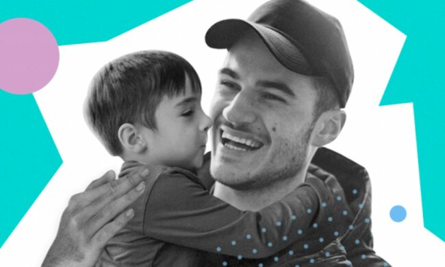 Als Zeichen der Dankbarkeit eilte ein zweijähriges Kind einen Pizzalieferer zu umarmen: es wusste nicht, wie sehr der Mann es brauchte