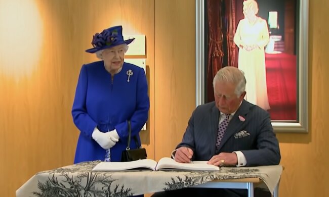 Elizabeth II. und Prinz Charles. Quelle: Screenshot Youtube