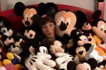 Janet sammelt über 5000 Mickey Mouse Objekte und setzt Weltrekord! Quelle: Youtube