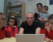 Arbeiten und doch arm. Quelle: Youtube Screenshot