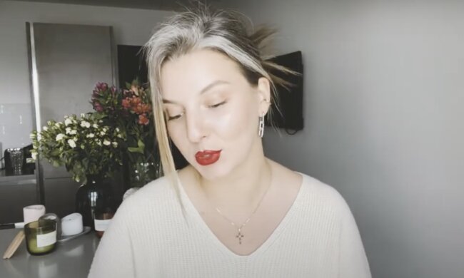 Eine Frau. Quelle: Screenshot YouTube