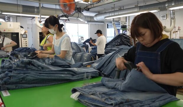 Jeans sind durstiger, als Sie denken. Quelle: Youtube Screenshot