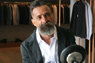 Ein Obdachloser betritt einen Friseur und das Leben verändert sich völlig