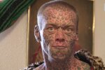 Der Mann mit dem Leoparden-Tattoo. Quelle: Youtube Screenshot