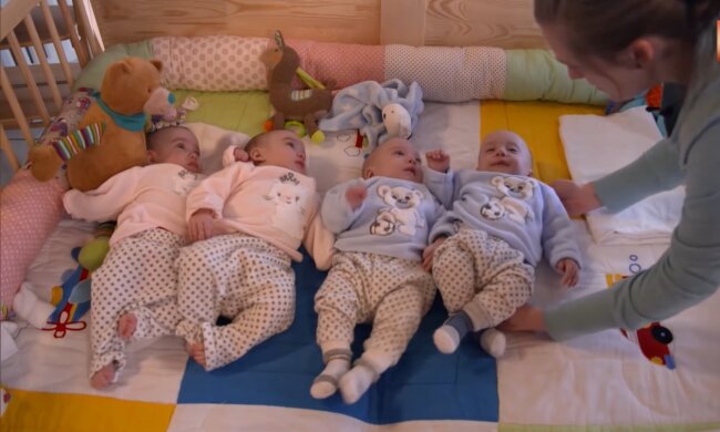 Täglich 47 Windeln: Ehepaar wollte letztes Baby, bekam aber Vierlinge