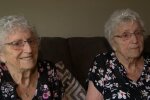 Hilda und Rosa zeigen, wie Glück im Alter aussieht. Quelle: Youtube Screenshot