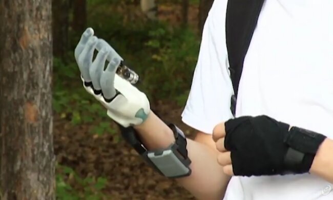 Kunstarm. Quelle: Screenshot Youtube