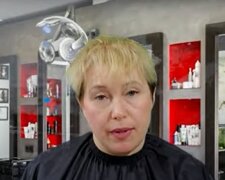 Frau vor dem Besuch des Salons. Quelle: Youtube Screenshot