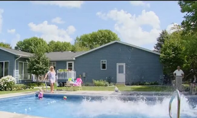 Pool. Quelle: Youtube Screenshot