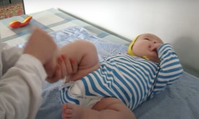 Säugling. Quelle: Screenshot YouTube