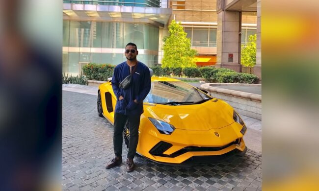 wohlhabender Habil, der seiner Familie gewidmet ist