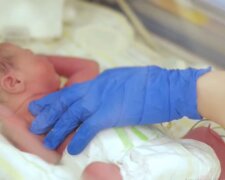 Baby wurde 105 Tage zu früh geboren. Quelle: Youtube Screenshot