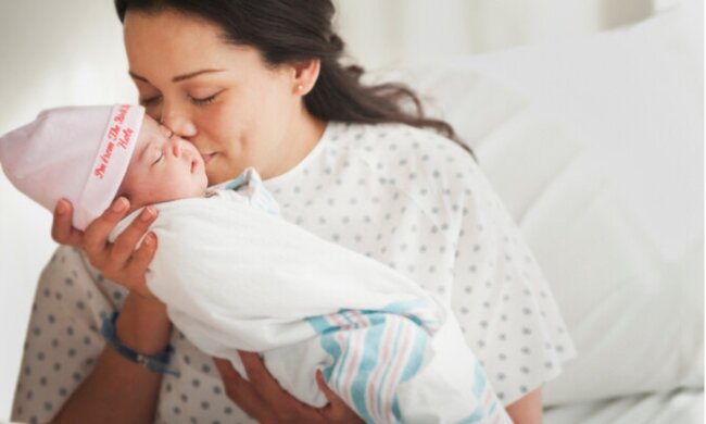 Frau gebar lang ersehntes Kind durch "Adoption" eines Embryos, Details