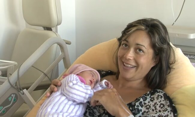 Den Partner aktiv in die Babyversorgung einbeziehen. Quelle: Youtube Screenshot