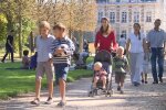 „Kindergeld reicht uns: mit klugem Sparen und Zusammenhalt“