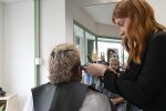 Friseurin erlebt neuen Trend. Quelle: Youtube Screenshot