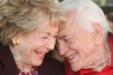 Kirk Douglas und Anne Buydens: Wie Hollywoods ältestes Paar es schaffte, seine Liebe am Leben zu erhalten