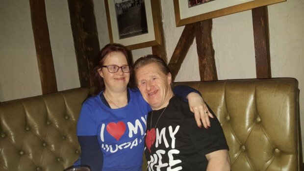 Ehepartner, die mit derselben Diagnose verbunden sind, leben seit 28 Jahren glücklich zusammen