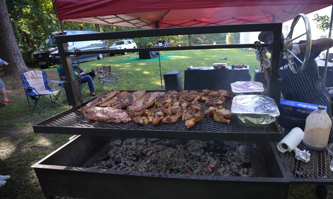 Nachbargrillen wird zur Krise. Quelle: Youtube Screen