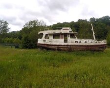 Ein verlassenes, jahrhundertealtes Schiff. Quelle: Youtube Screenshot