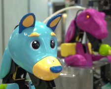 Wie Roboterhunde und Dinosaurier Eiscreme für Café-Besucher herstellen