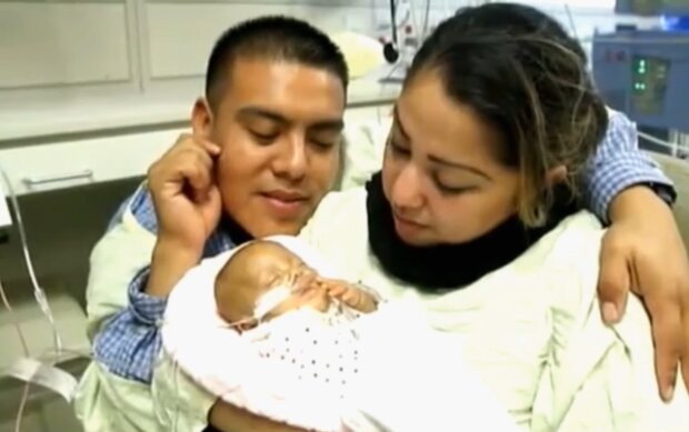 340 Gramm schweres Baby. Quelle: Youtube Screenshot