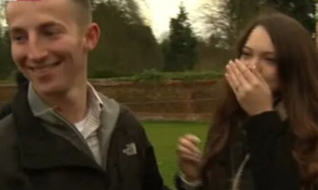 Der Amerikaner nutzte die Live-Übertragung der königlichen Familie, um seiner Freundin den Heiratsantrag zu machen