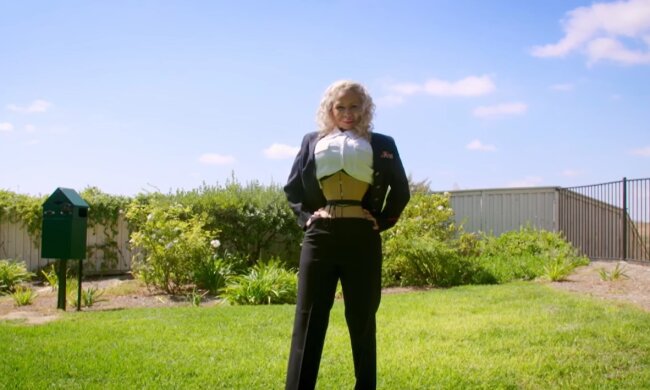 Gefangen im Korsett der Schönheitsnormen. Quelle: Youtube Screenshot