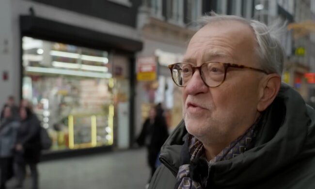 Senior fordert stärkere staatliche Hilfe. Quelle: Youtube Screenshot