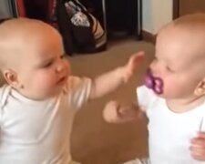 Zwei Babies. Quelle: Youtube Screenshot