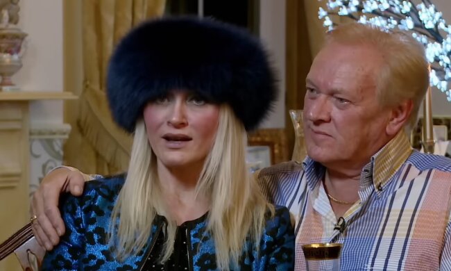 Die junge Frau und ihr wohlhabender Gatte. Quelle: Youtube Screenshot