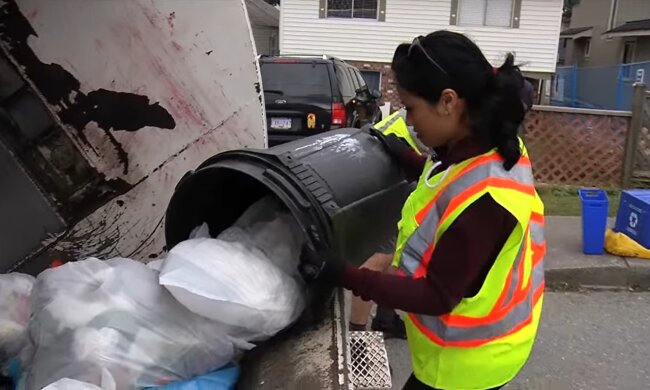 Wie man aus Müll Geld macht. Quelle: Youtube Screenshot