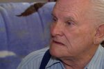 Während andere ihren Führerschein abgeben, kauft sich der 78-jährige Rentner seinen ersten Traumwagen