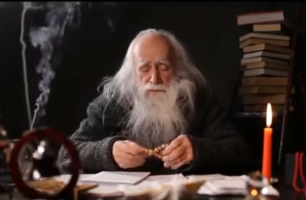 Der alte Mann teilte die Weisheit. Quelle: Screenshot YouTube
