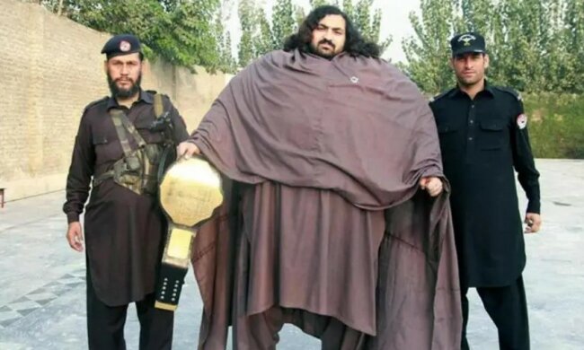 Ein Mann isst 36 Eier zum Frühstück, um ein echter Herakles zu sein