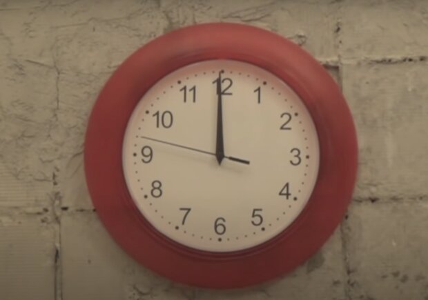Die Uhr. Quelle: Screenshot YouTube
