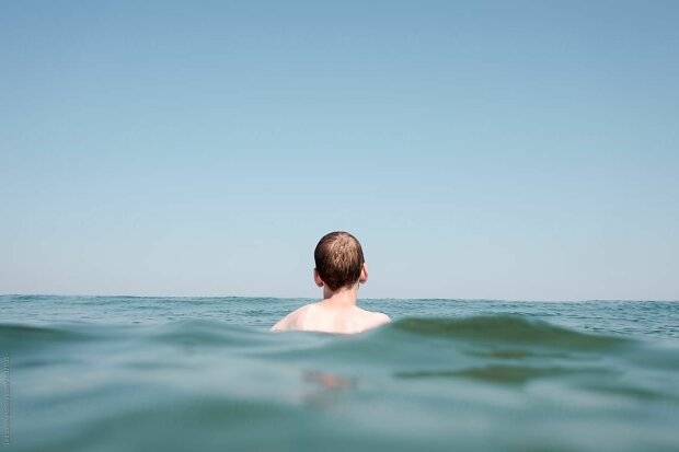 Mann verbrachte 28 Stunden im Ozean, nachdem er von einem Boot gefallen war: Er berichtet, was er durchgemacht hat