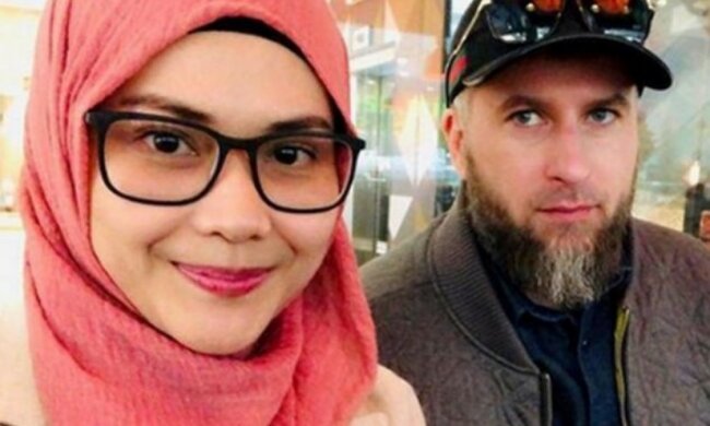 Wunderbare Familie: die junge Frau aus Malaysia und der Mann aus Schweden haben sehr schöne Töchter