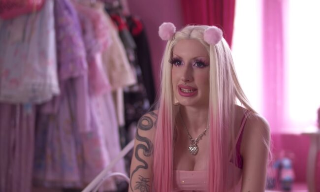 Lebendige Barbie. Quelle: Youtube Screenshot