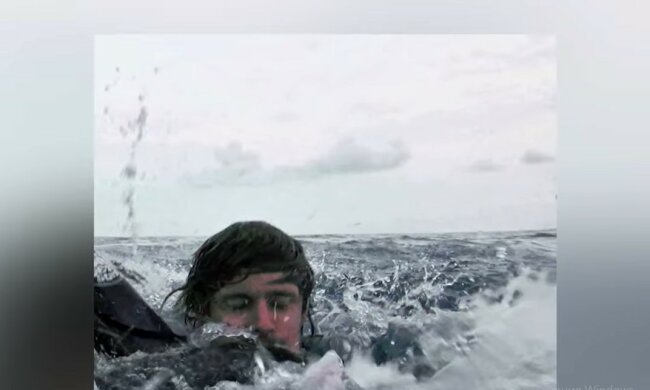 Er verbrachte 14 Stunden im Wasser. Quelle: Youtube Screenshot