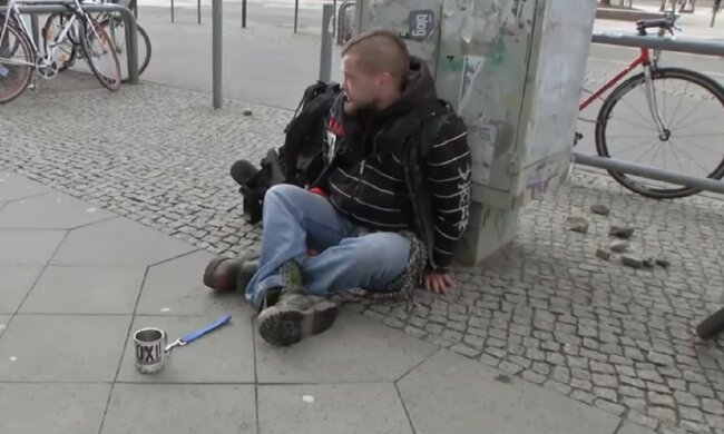 "Unkonventionelle Liebe": Die 30-jährige Frau verliebte sich in einen Obdachlosen und heiratete ihn