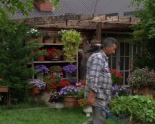 „Meine Nachbarin beneidet mich um meinen prächtigen Garten, aber was sie nicht sieht, ist die Mühe und Hingabe, die darin steckt“