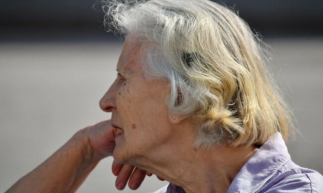 Eine 60-jährige Frau lief jeden Tag 40 Kilometer zur Arbeit und wurde dabei von nicht gleichgültigen Kollegen unterstützt